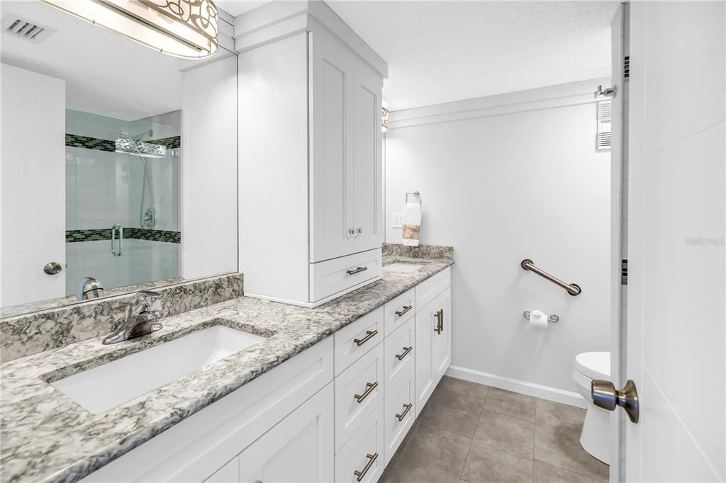 Activo con contrato: $749,000 (2 camas, 2 baños, 2210 Pies cuadrados)