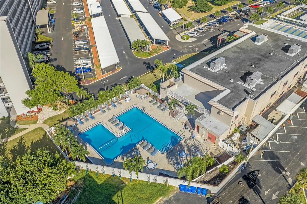 Activo con contrato: $749,000 (2 camas, 2 baños, 2210 Pies cuadrados)