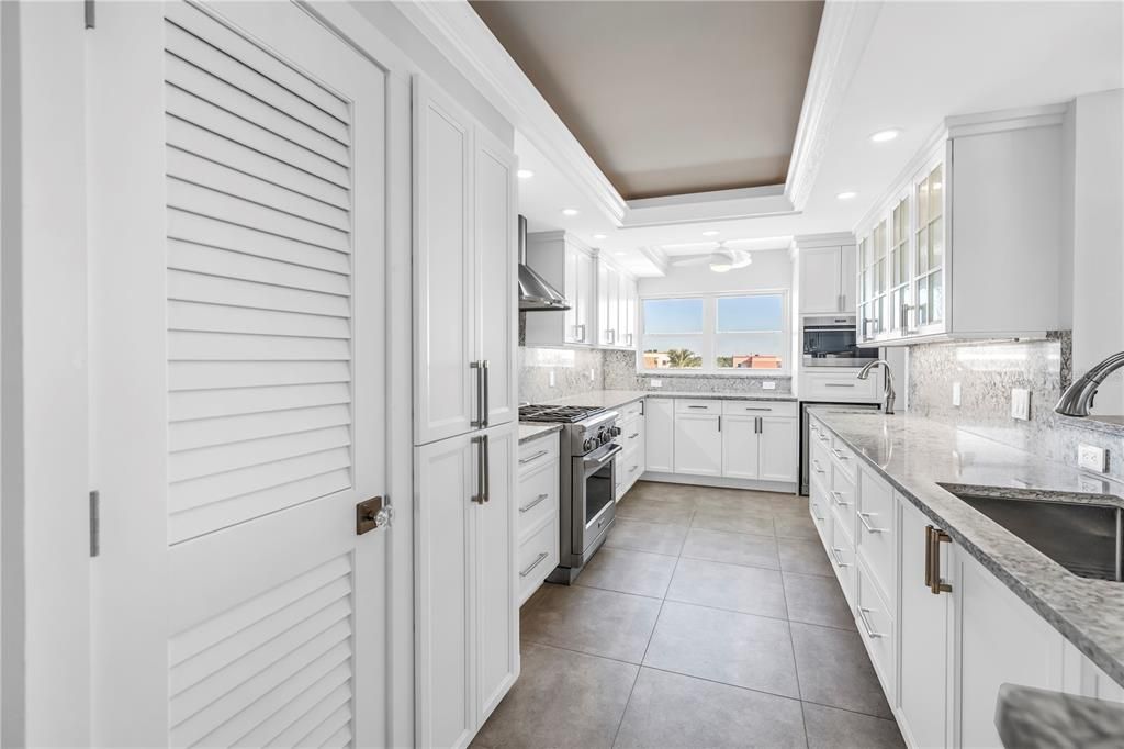 Activo con contrato: $749,000 (2 camas, 2 baños, 2210 Pies cuadrados)