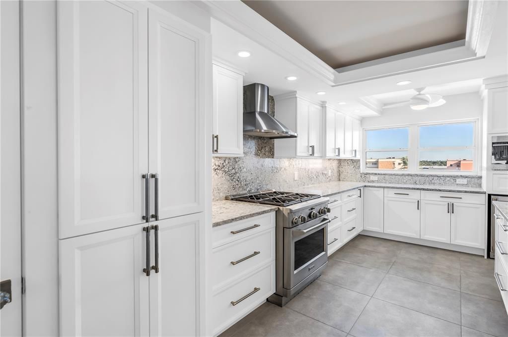 Activo con contrato: $749,000 (2 camas, 2 baños, 2210 Pies cuadrados)