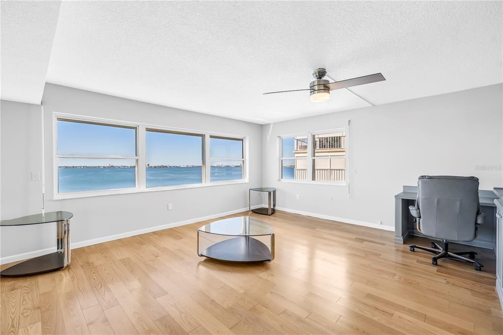 Activo con contrato: $749,000 (2 camas, 2 baños, 2210 Pies cuadrados)