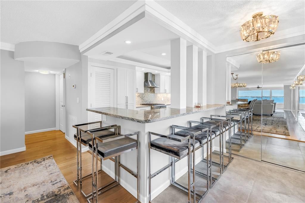 Activo con contrato: $749,000 (2 camas, 2 baños, 2210 Pies cuadrados)