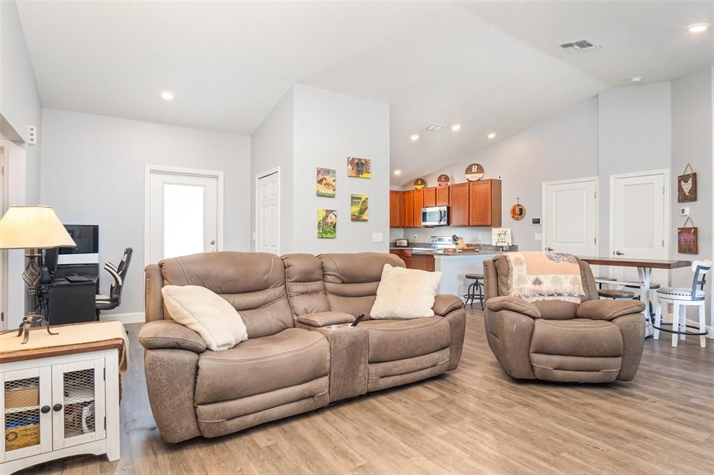 待售: $309,900 (3 贝兹, 2 浴室, 1432 平方英尺)