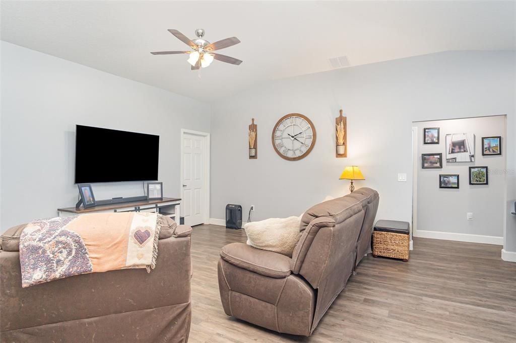 待售: $309,900 (3 贝兹, 2 浴室, 1432 平方英尺)