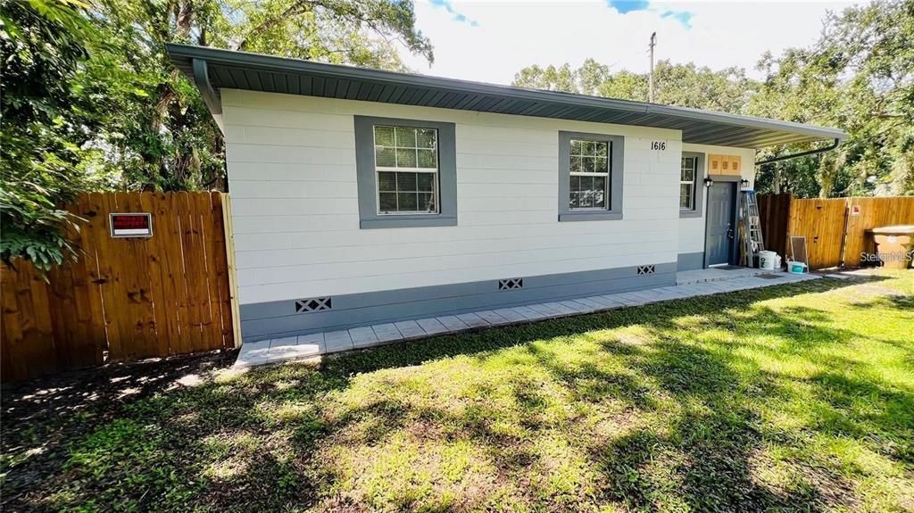 Recently Rented: $1,500 (3 beds, 2 baths, 828 Square Feet)