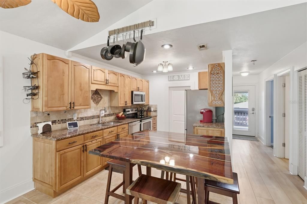 待售: $975,000 (3 贝兹, 2 浴室, 1159 平方英尺)