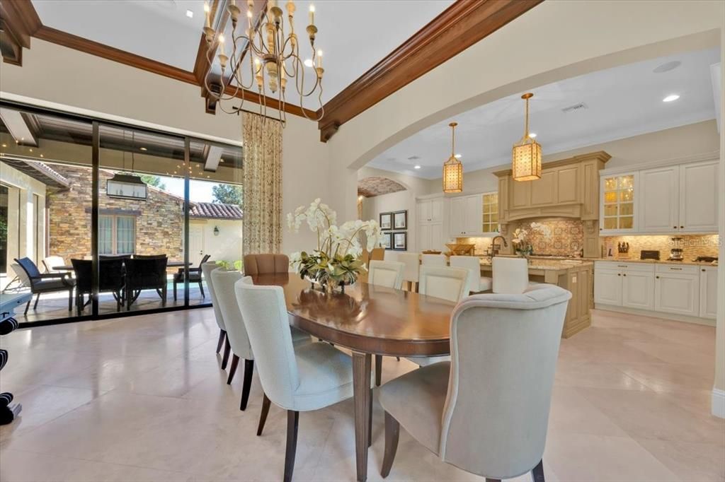 Activo con contrato: $4,890,000 (5 camas, 5 baños, 3713 Pies cuadrados)