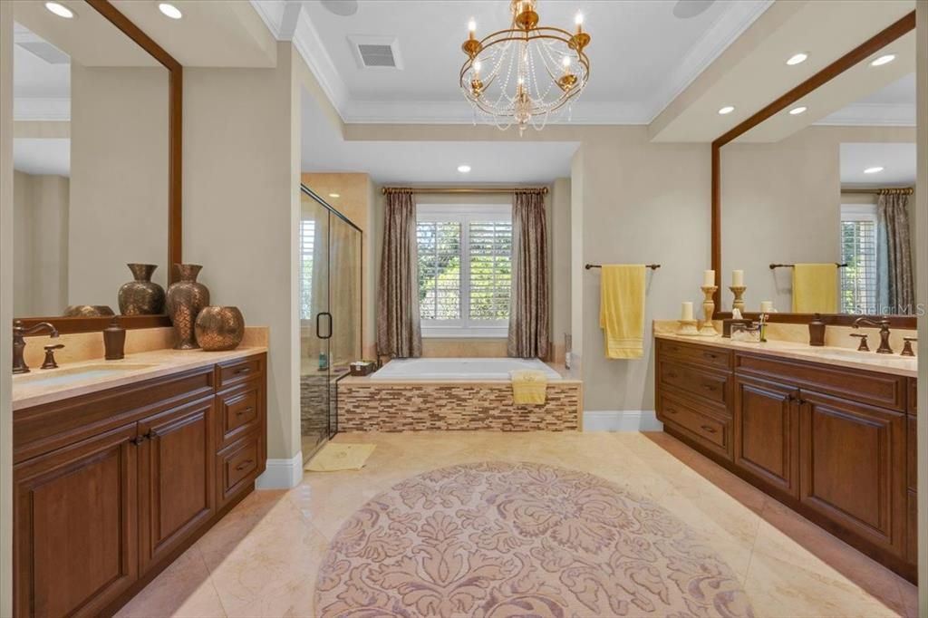 Activo con contrato: $4,890,000 (5 camas, 5 baños, 3713 Pies cuadrados)