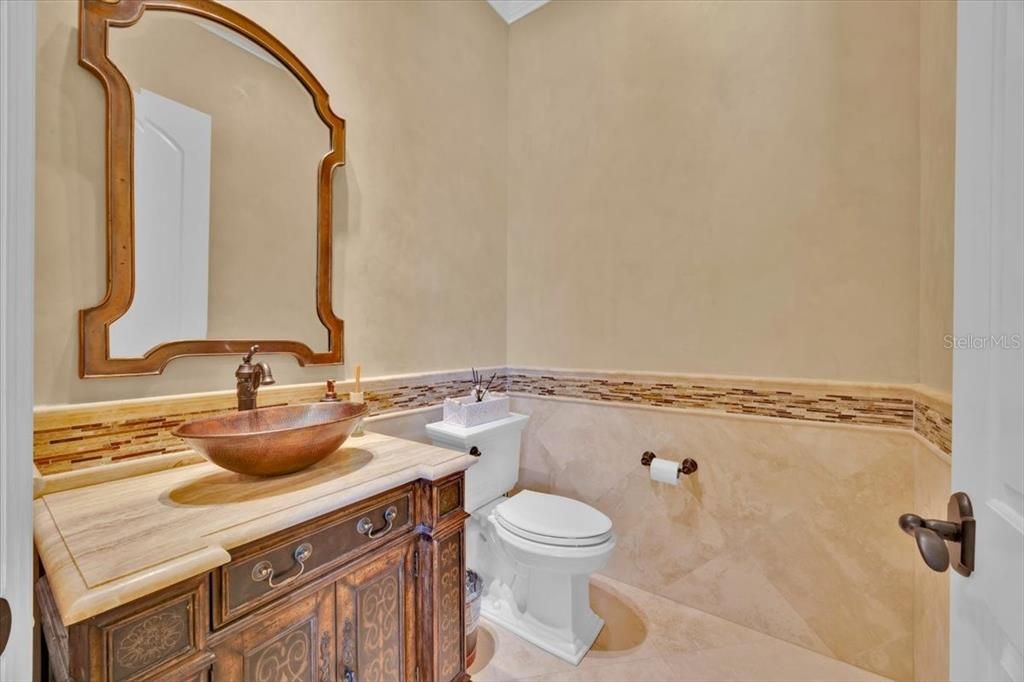 Activo con contrato: $4,890,000 (5 camas, 5 baños, 3713 Pies cuadrados)