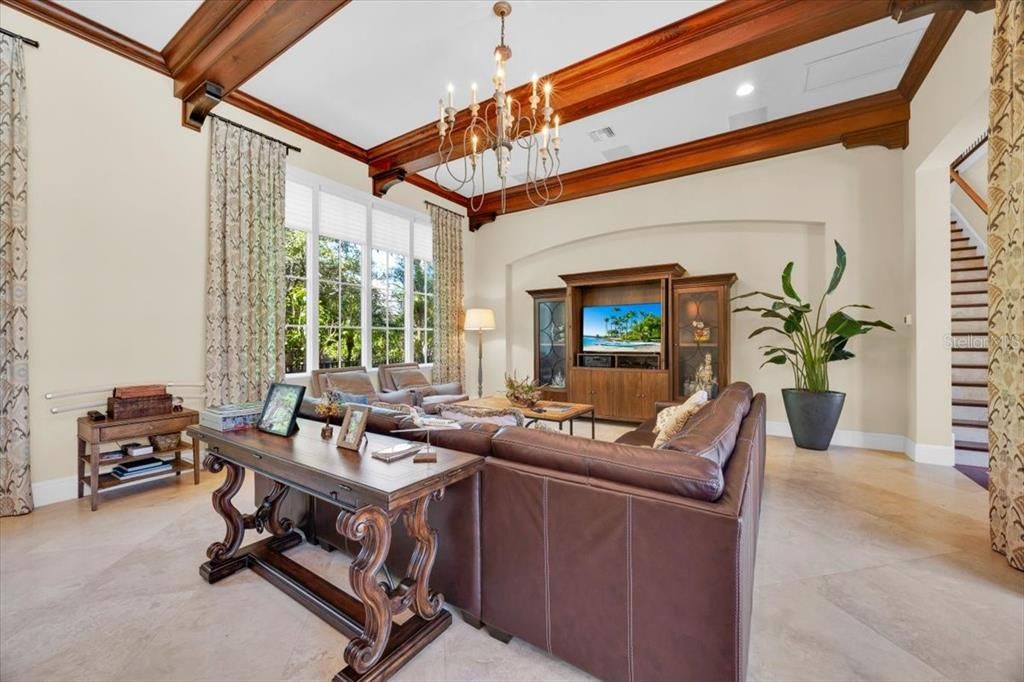 Activo con contrato: $4,890,000 (5 camas, 5 baños, 3713 Pies cuadrados)