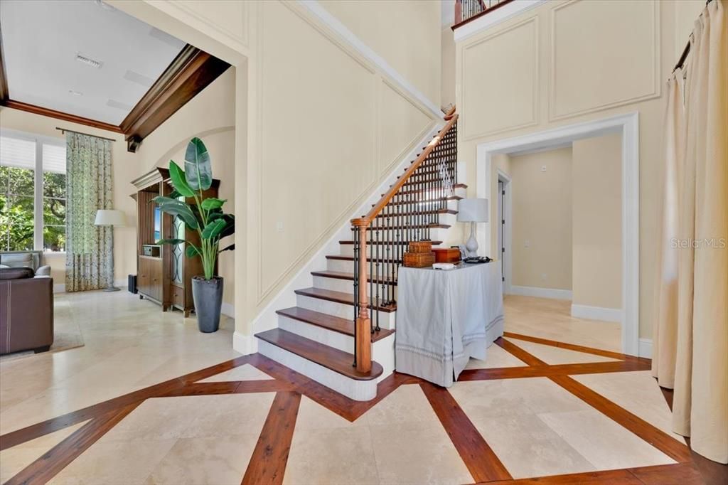 Activo con contrato: $4,890,000 (5 camas, 5 baños, 3713 Pies cuadrados)