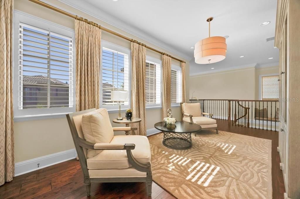 Activo con contrato: $4,890,000 (5 camas, 5 baños, 3713 Pies cuadrados)