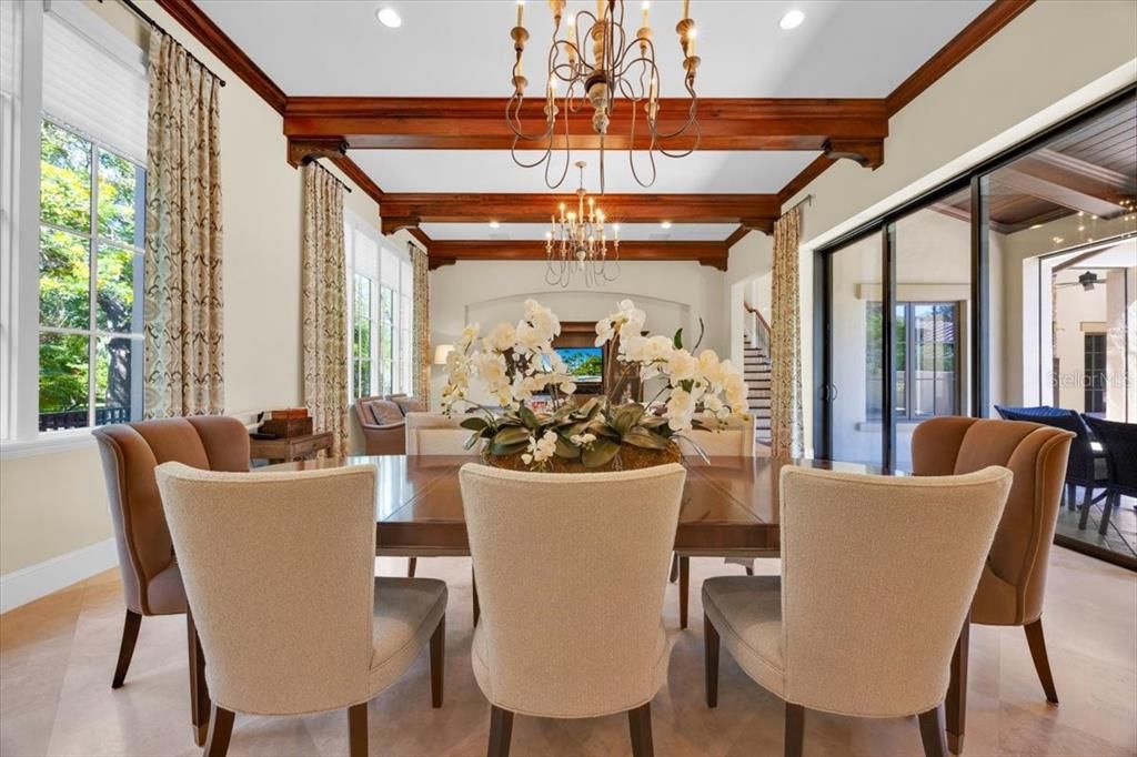 Activo con contrato: $4,890,000 (5 camas, 5 baños, 3713 Pies cuadrados)