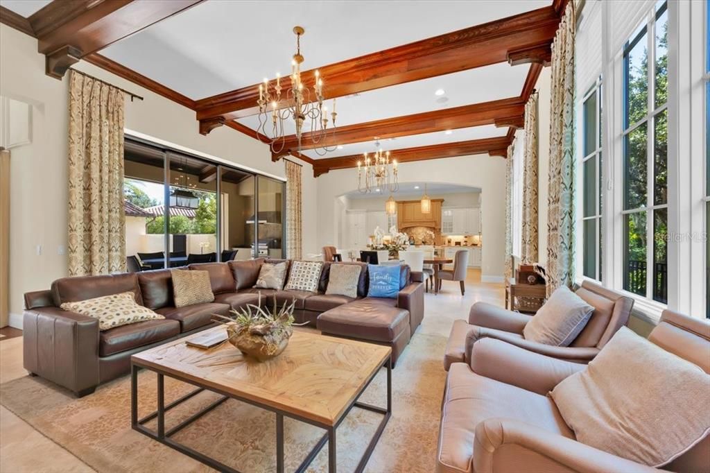 Activo con contrato: $4,890,000 (5 camas, 5 baños, 3713 Pies cuadrados)