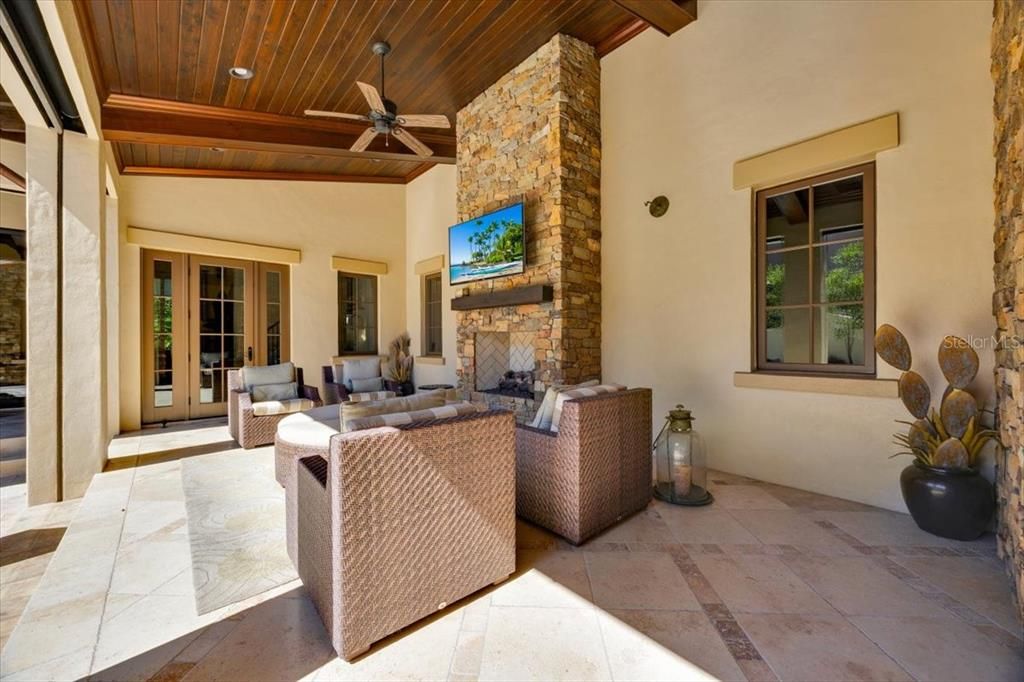 Activo con contrato: $4,890,000 (5 camas, 5 baños, 3713 Pies cuadrados)