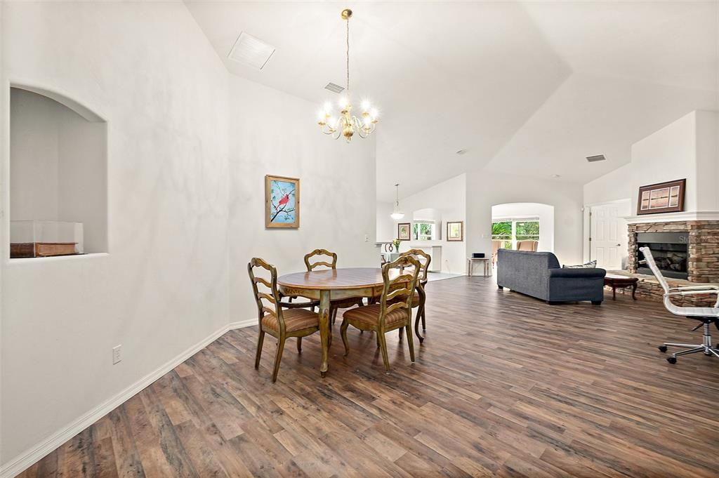 待售: $349,900 (3 贝兹, 2 浴室, 2196 平方英尺)