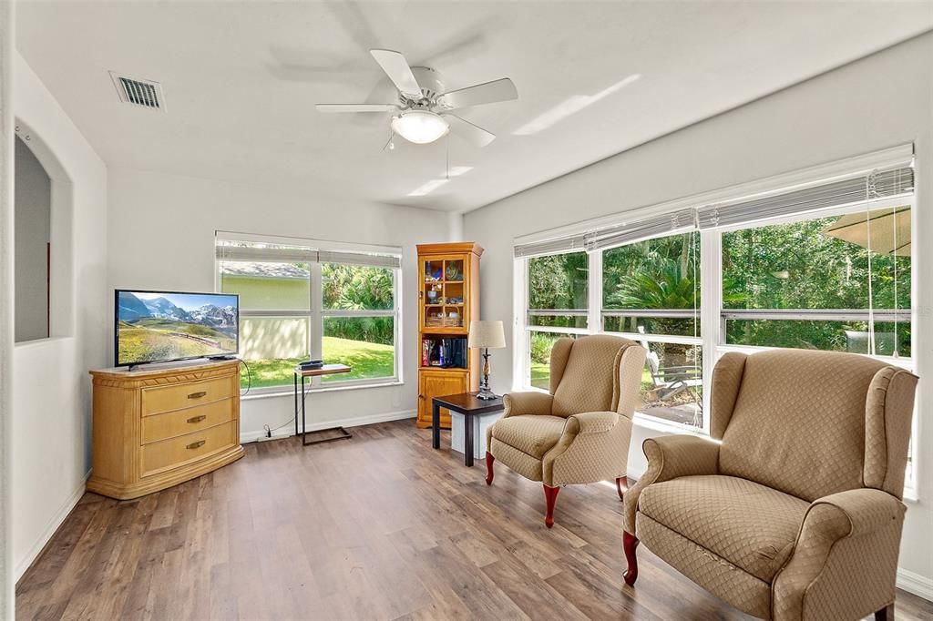 待售: $349,900 (3 贝兹, 2 浴室, 2196 平方英尺)