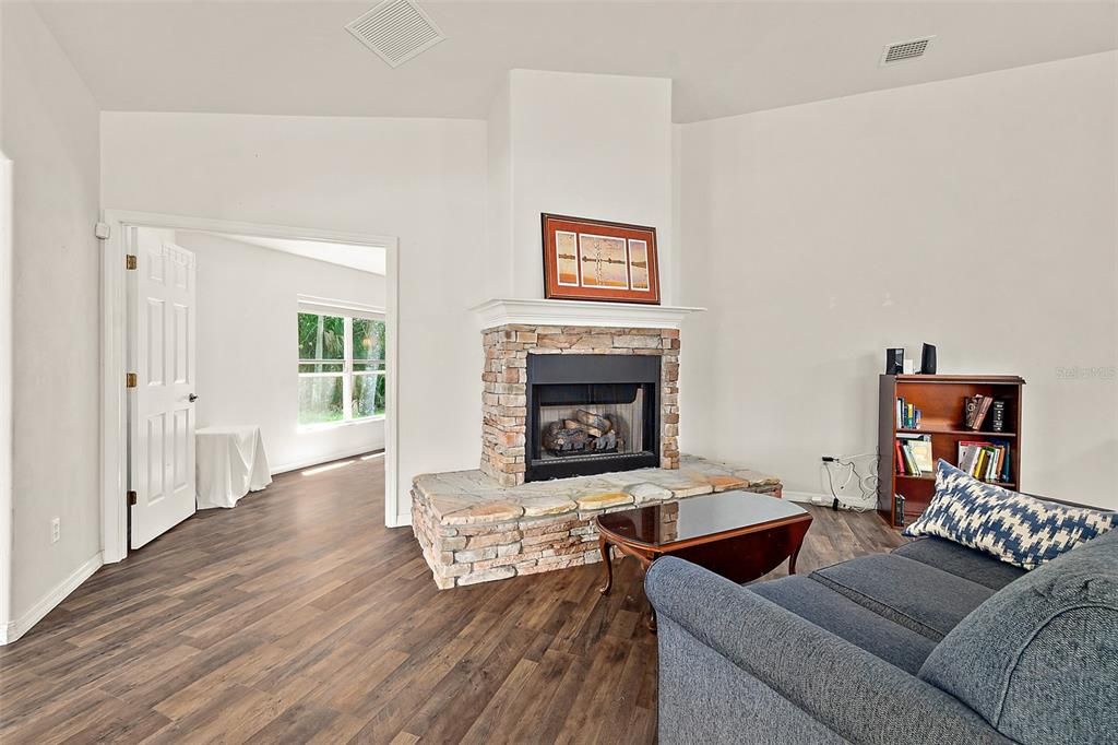 待售: $349,900 (3 贝兹, 2 浴室, 2196 平方英尺)