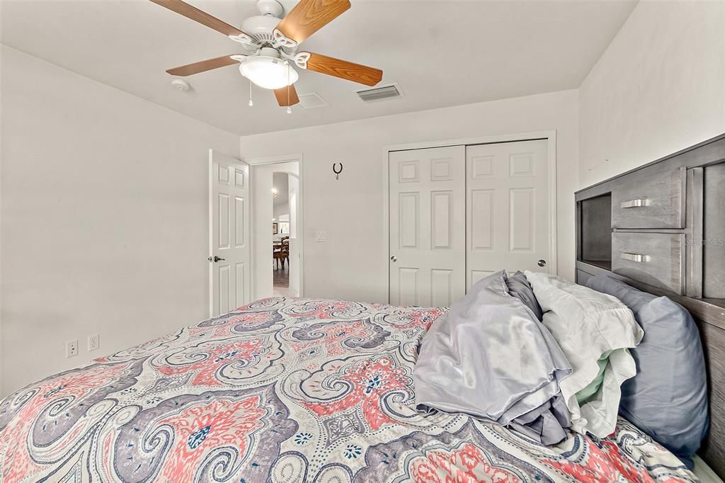 待售: $349,900 (3 贝兹, 2 浴室, 2196 平方英尺)