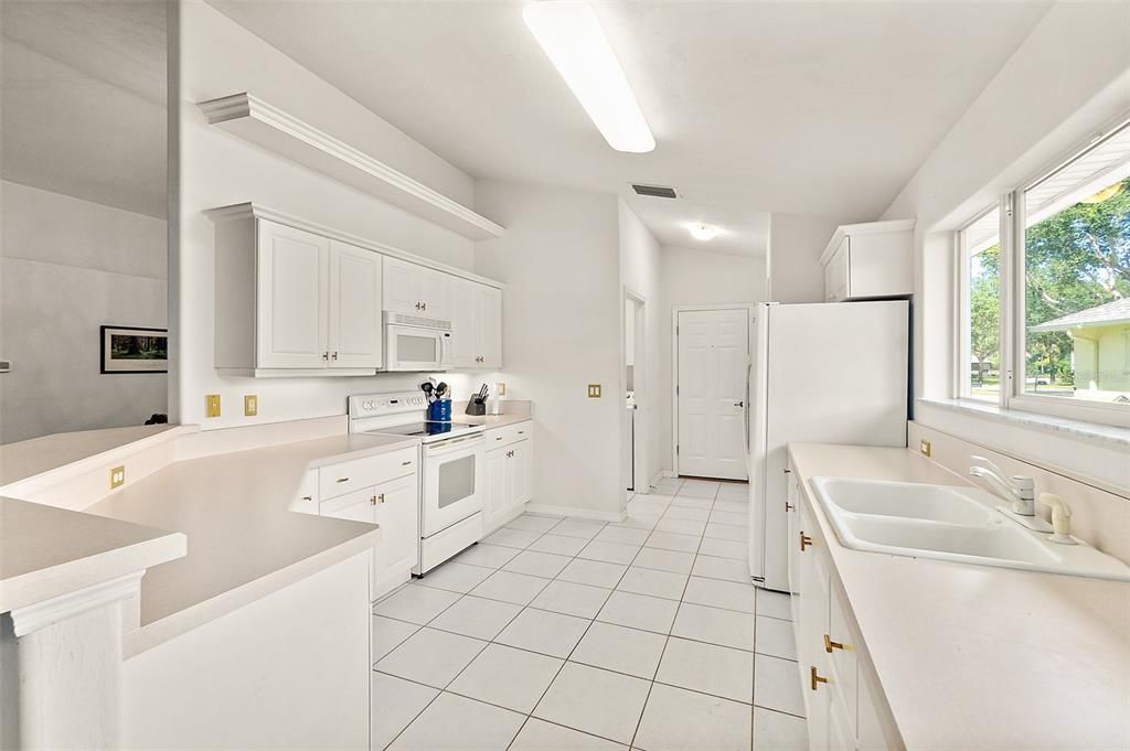 待售: $349,900 (3 贝兹, 2 浴室, 2196 平方英尺)