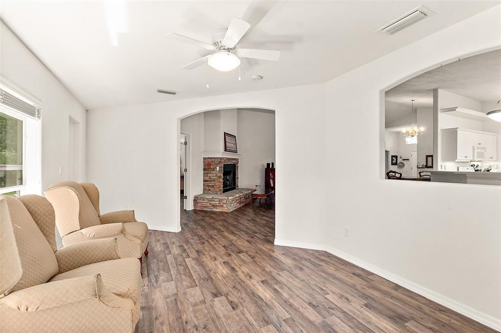 待售: $349,900 (3 贝兹, 2 浴室, 2196 平方英尺)