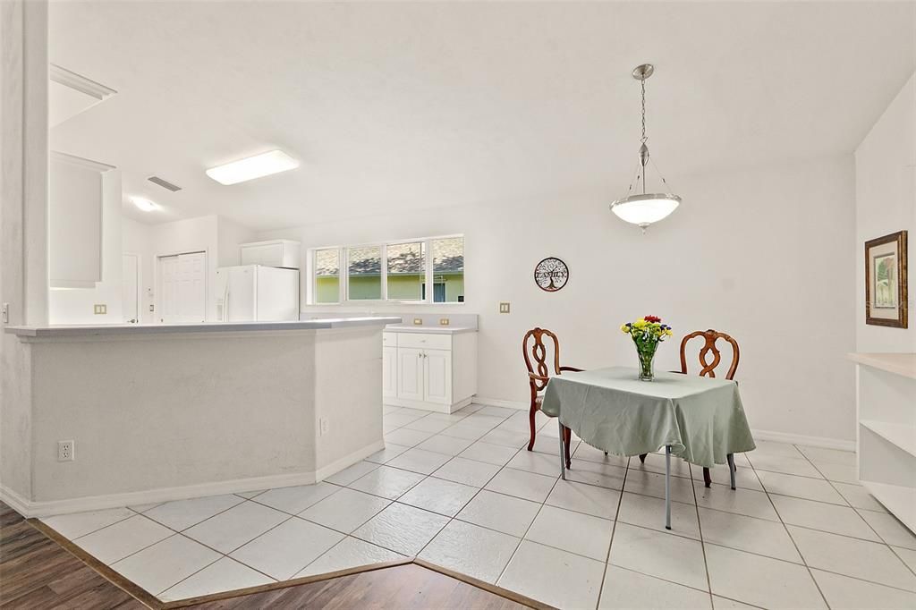 待售: $349,900 (3 贝兹, 2 浴室, 2196 平方英尺)