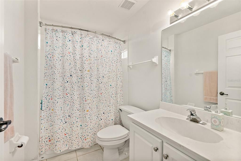 待售: $349,900 (3 贝兹, 2 浴室, 2196 平方英尺)