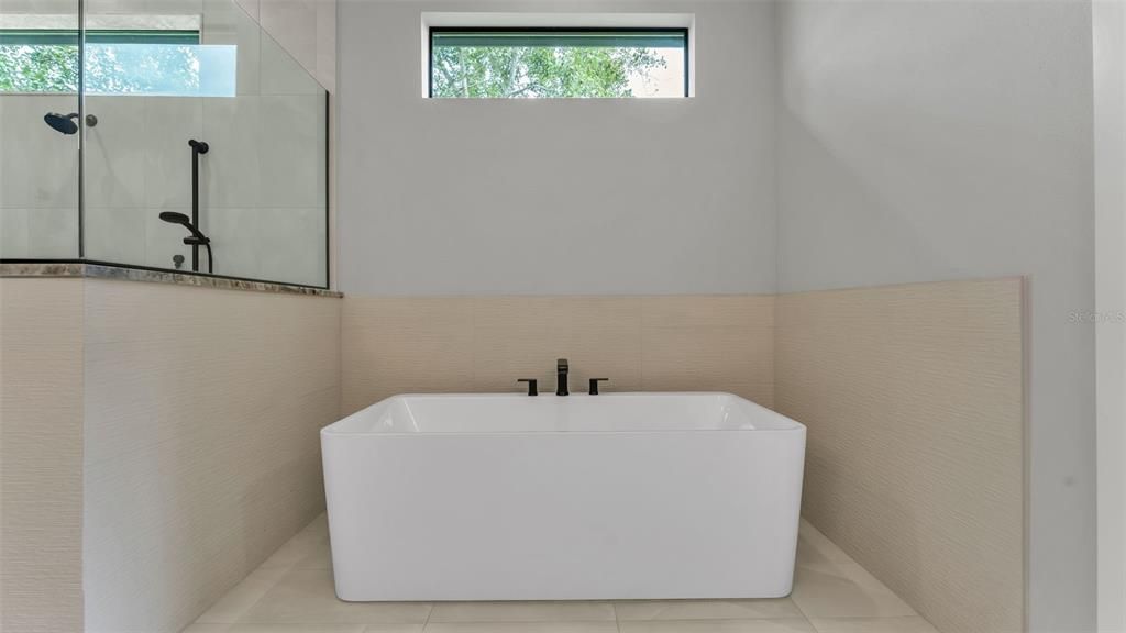 For Sale: $1,140,000 (4 beds, 3 baths, 3008 Square Feet)