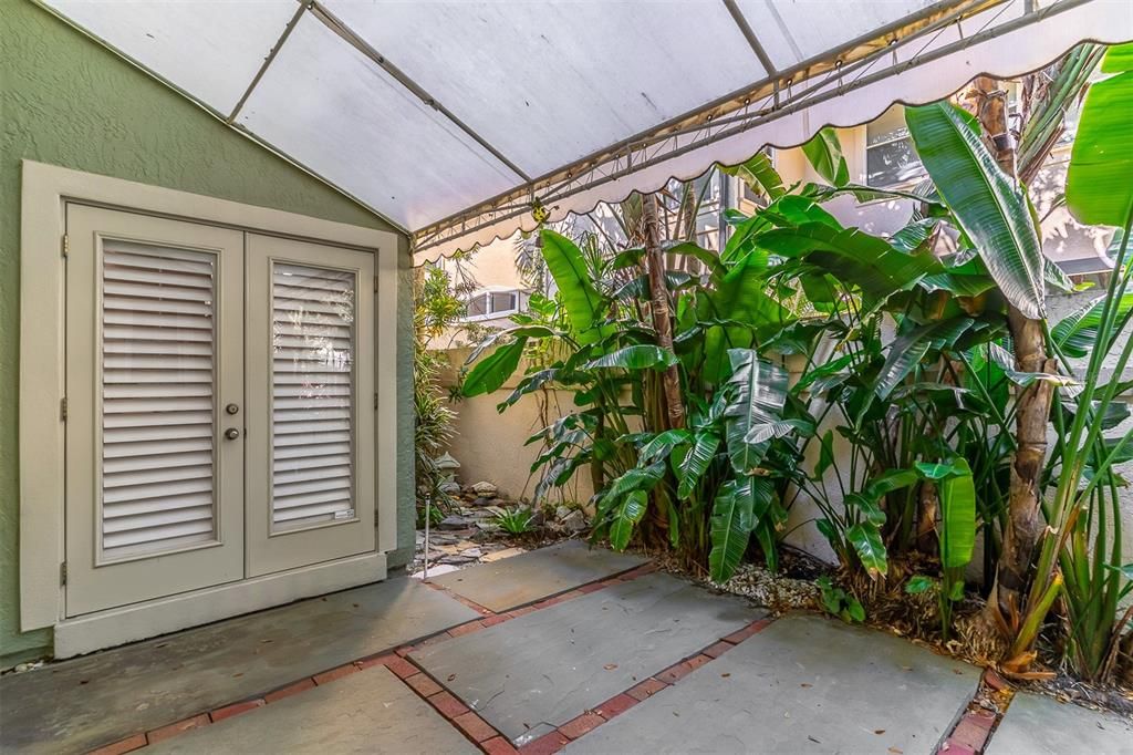 Active With Contract: $625,000 (3 beds, 2 baths, 2015 Square Feet)