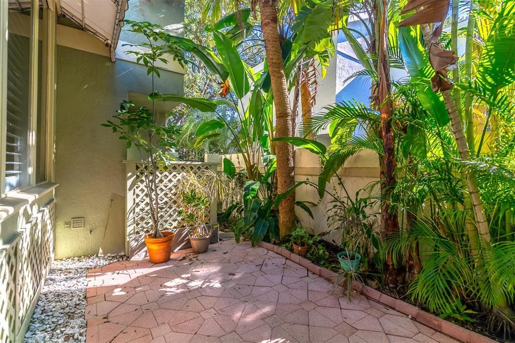 Active With Contract: $625,000 (3 beds, 2 baths, 2015 Square Feet)