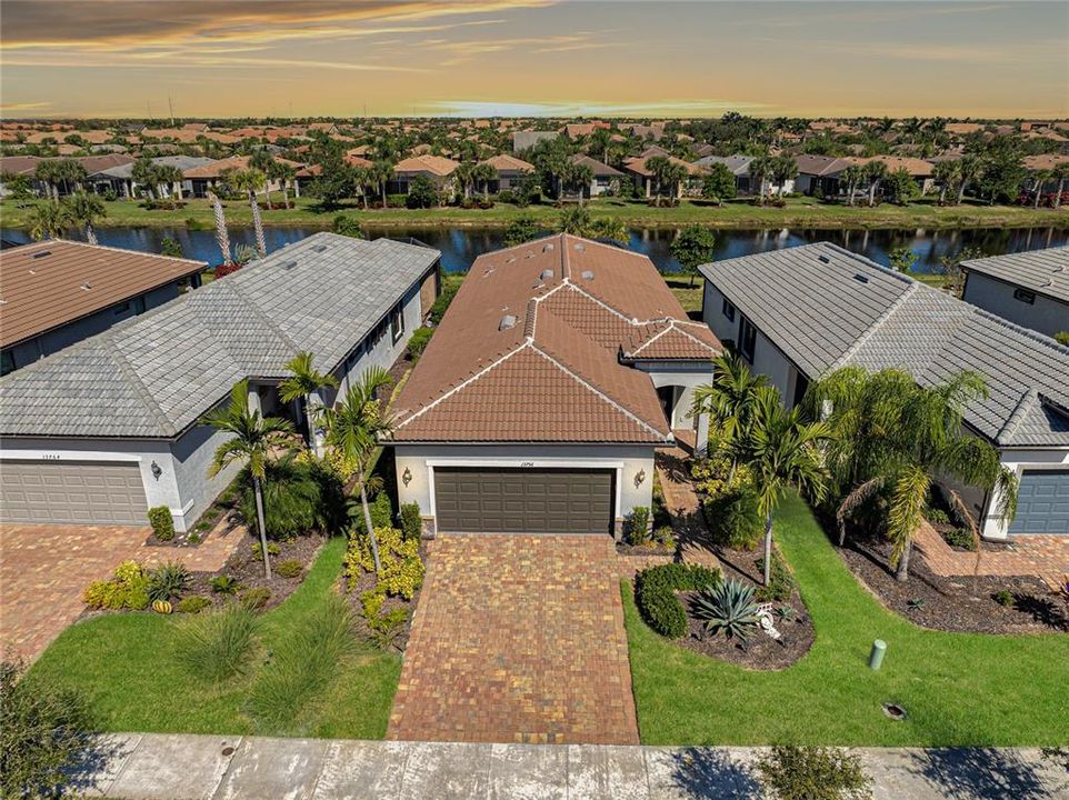 Recently Sold: $450,000 (3 beds, 2 baths, 1575 Square Feet)