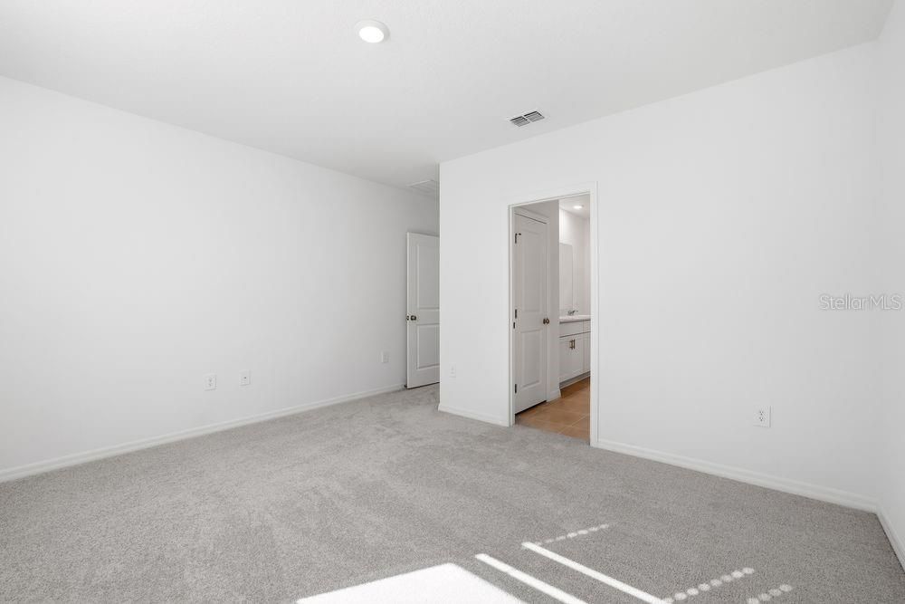 For Sale: $349,999 (4 beds, 2 baths, 1974 Square Feet)