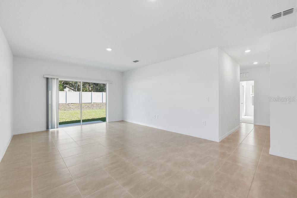 For Sale: $349,999 (4 beds, 2 baths, 1974 Square Feet)