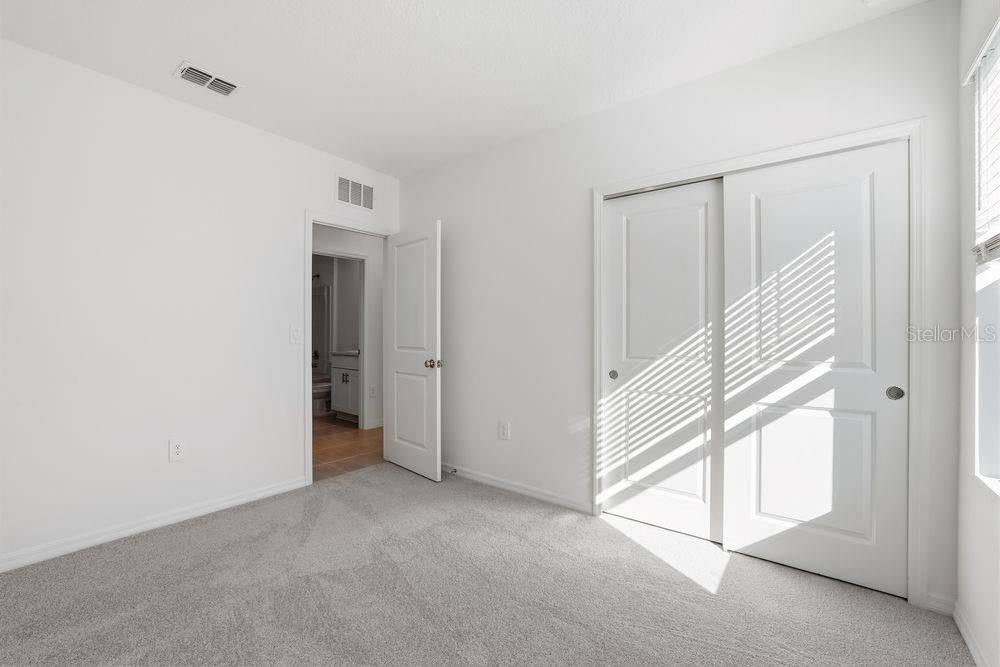 For Sale: $349,999 (4 beds, 2 baths, 1974 Square Feet)