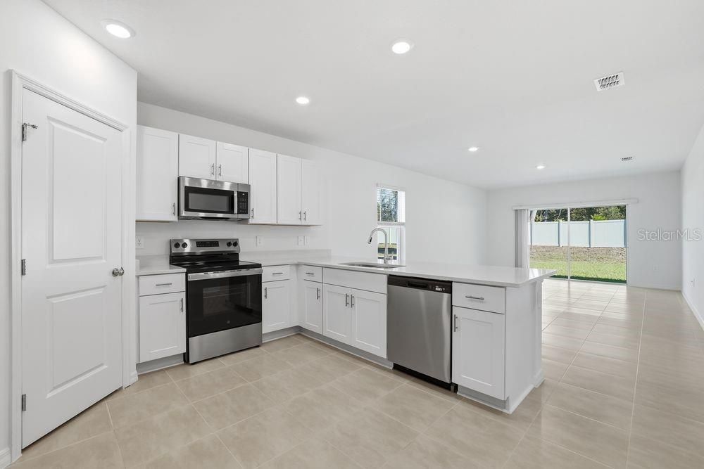 For Sale: $349,999 (4 beds, 2 baths, 1974 Square Feet)