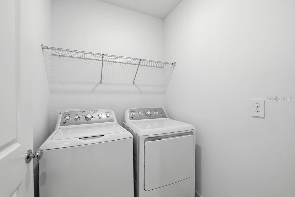 For Sale: $349,999 (4 beds, 2 baths, 1974 Square Feet)