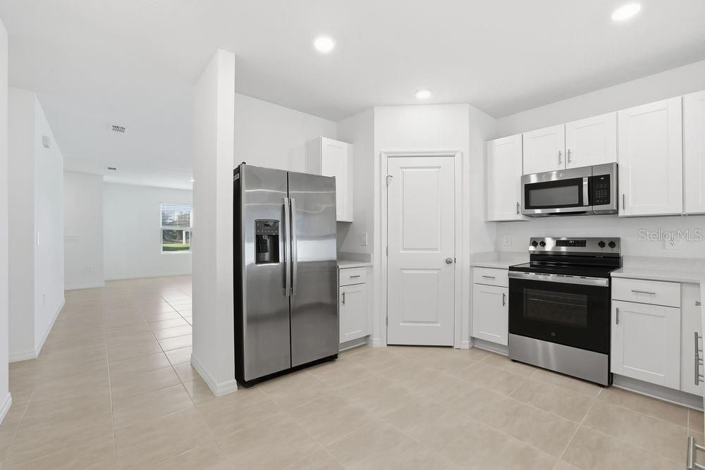 For Sale: $349,999 (4 beds, 2 baths, 1974 Square Feet)