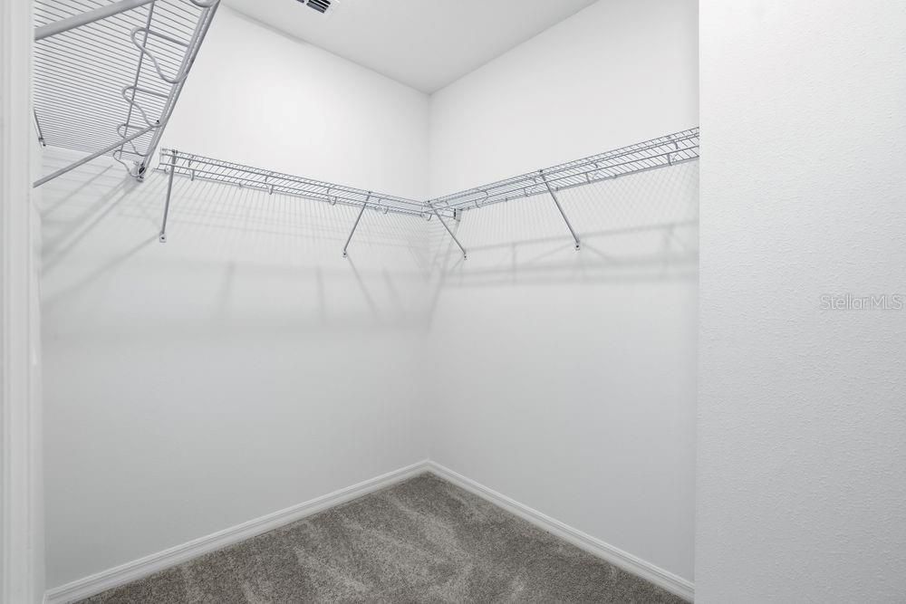 For Sale: $349,999 (4 beds, 2 baths, 1974 Square Feet)