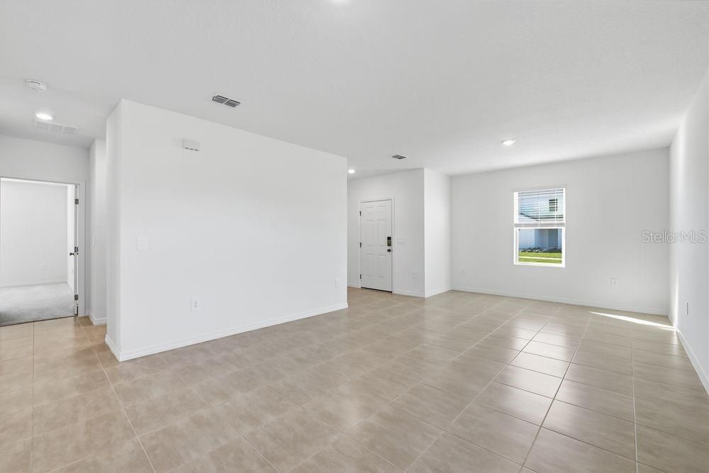 For Sale: $349,999 (4 beds, 2 baths, 1974 Square Feet)