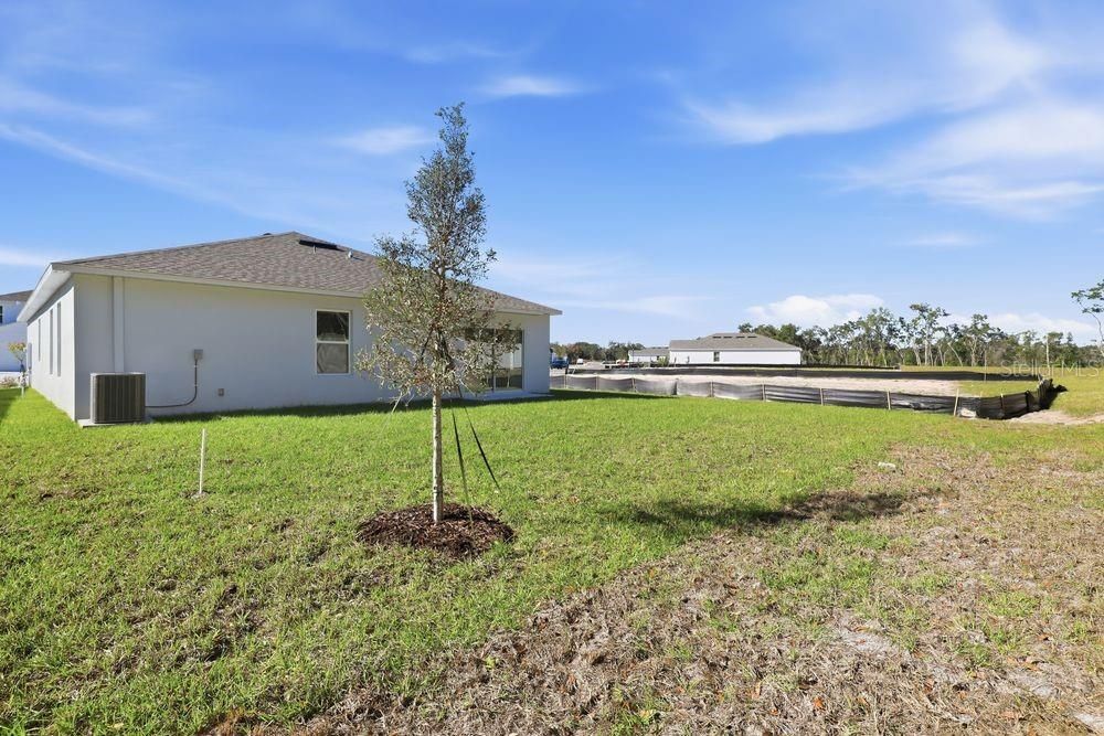 For Sale: $349,999 (4 beds, 2 baths, 1974 Square Feet)