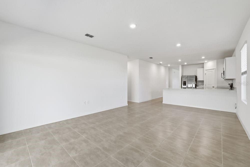 For Sale: $349,999 (4 beds, 2 baths, 1974 Square Feet)