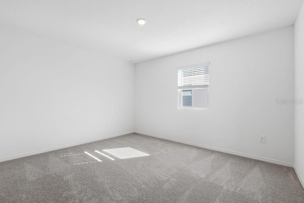 For Sale: $349,999 (4 beds, 2 baths, 1974 Square Feet)