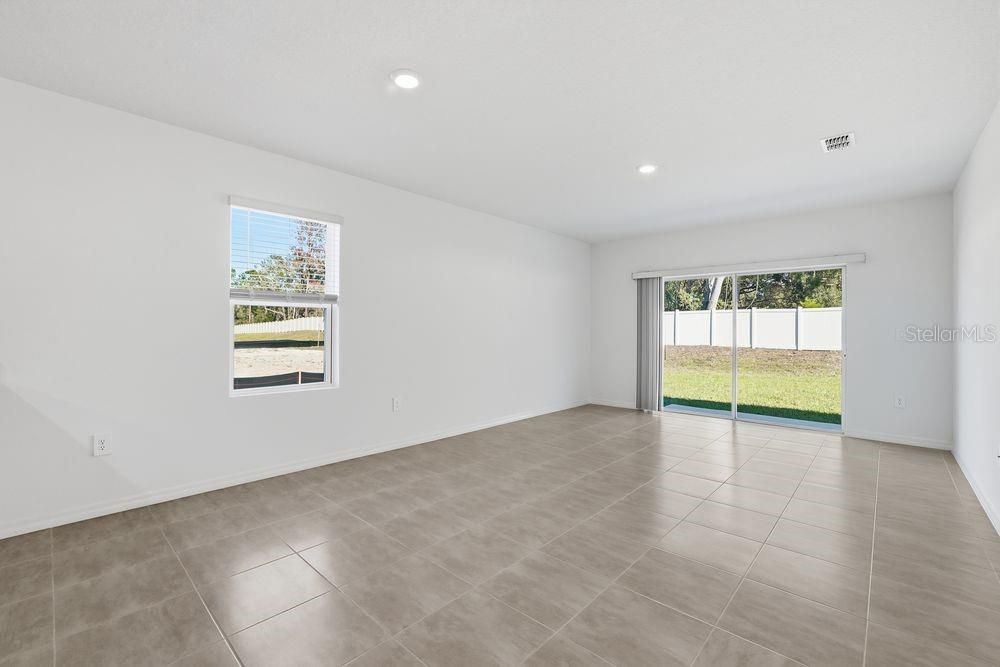 For Sale: $349,999 (4 beds, 2 baths, 1974 Square Feet)