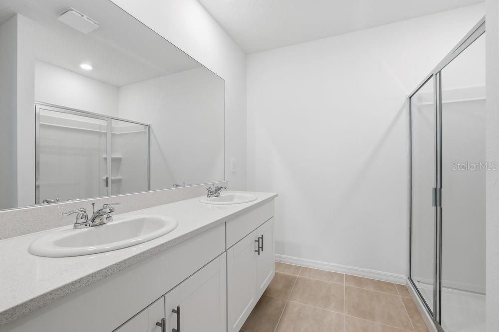 For Sale: $349,999 (4 beds, 2 baths, 1974 Square Feet)