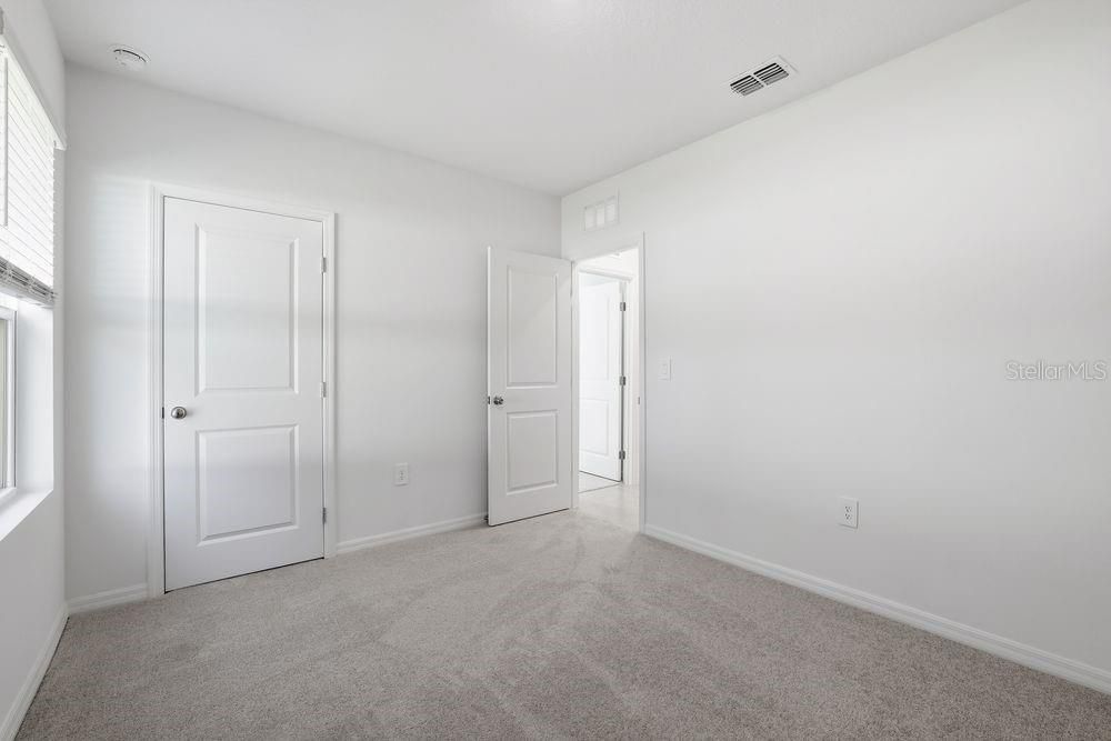 For Sale: $349,999 (4 beds, 2 baths, 1974 Square Feet)