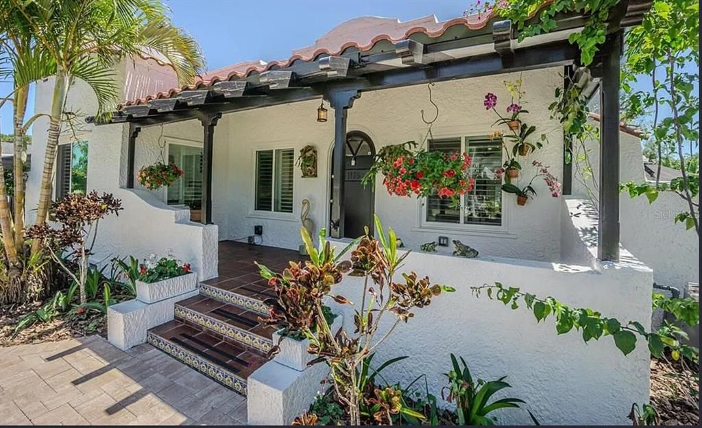 For Sale: $1,185,000 (4 beds, 2 baths, 2000 Square Feet)