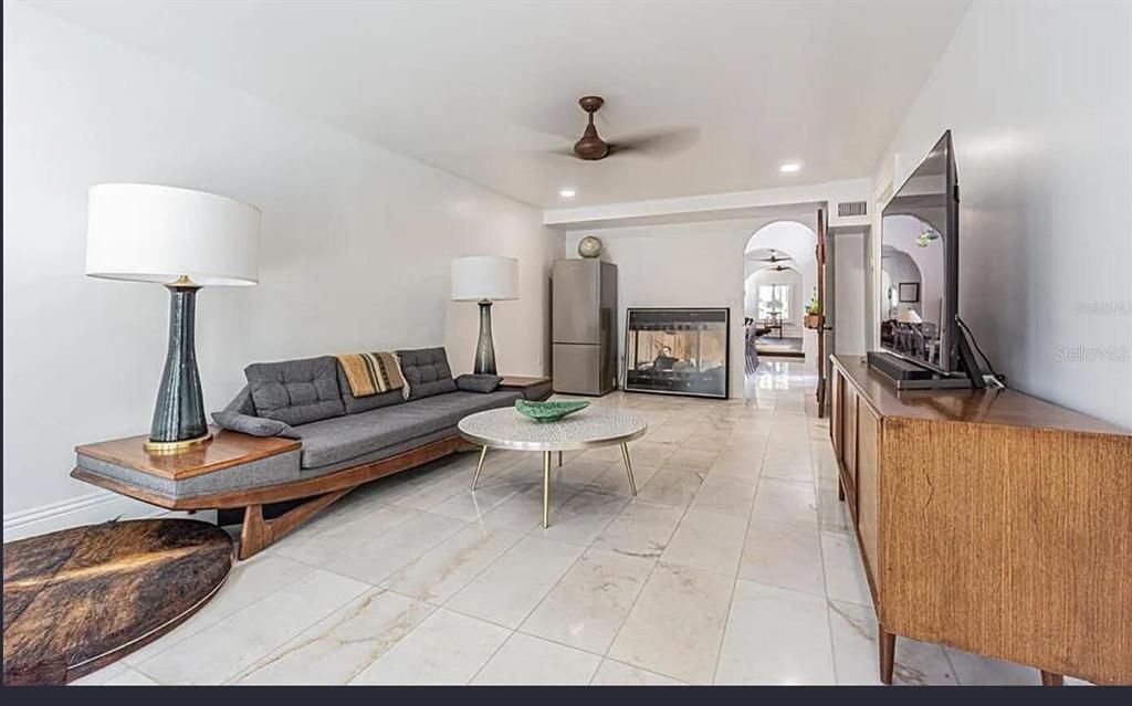 For Sale: $1,185,000 (4 beds, 2 baths, 2000 Square Feet)