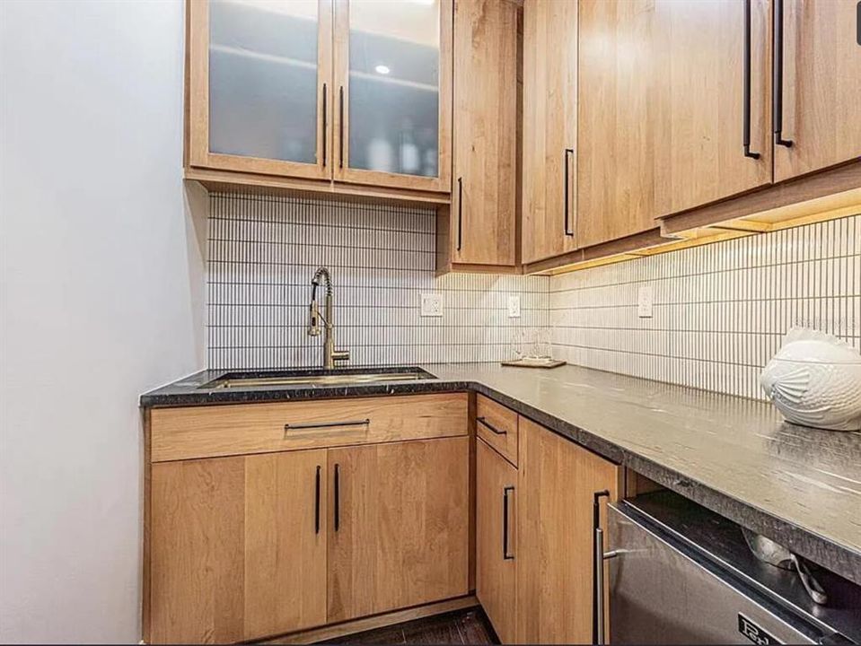 For Sale: $1,185,000 (4 beds, 2 baths, 2000 Square Feet)