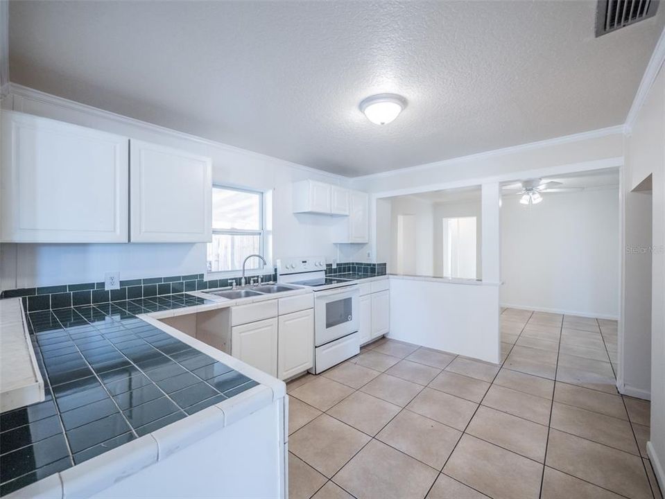 For Sale: $305,000 (3 beds, 2 baths, 1603 Square Feet)