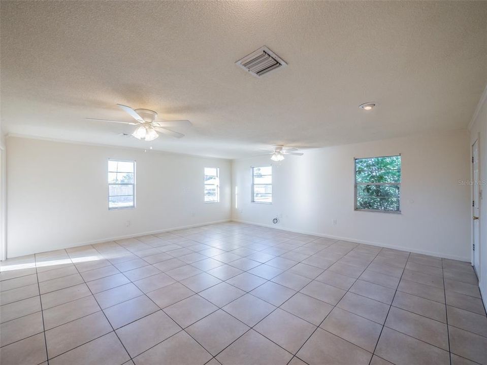 For Sale: $305,000 (3 beds, 2 baths, 1603 Square Feet)